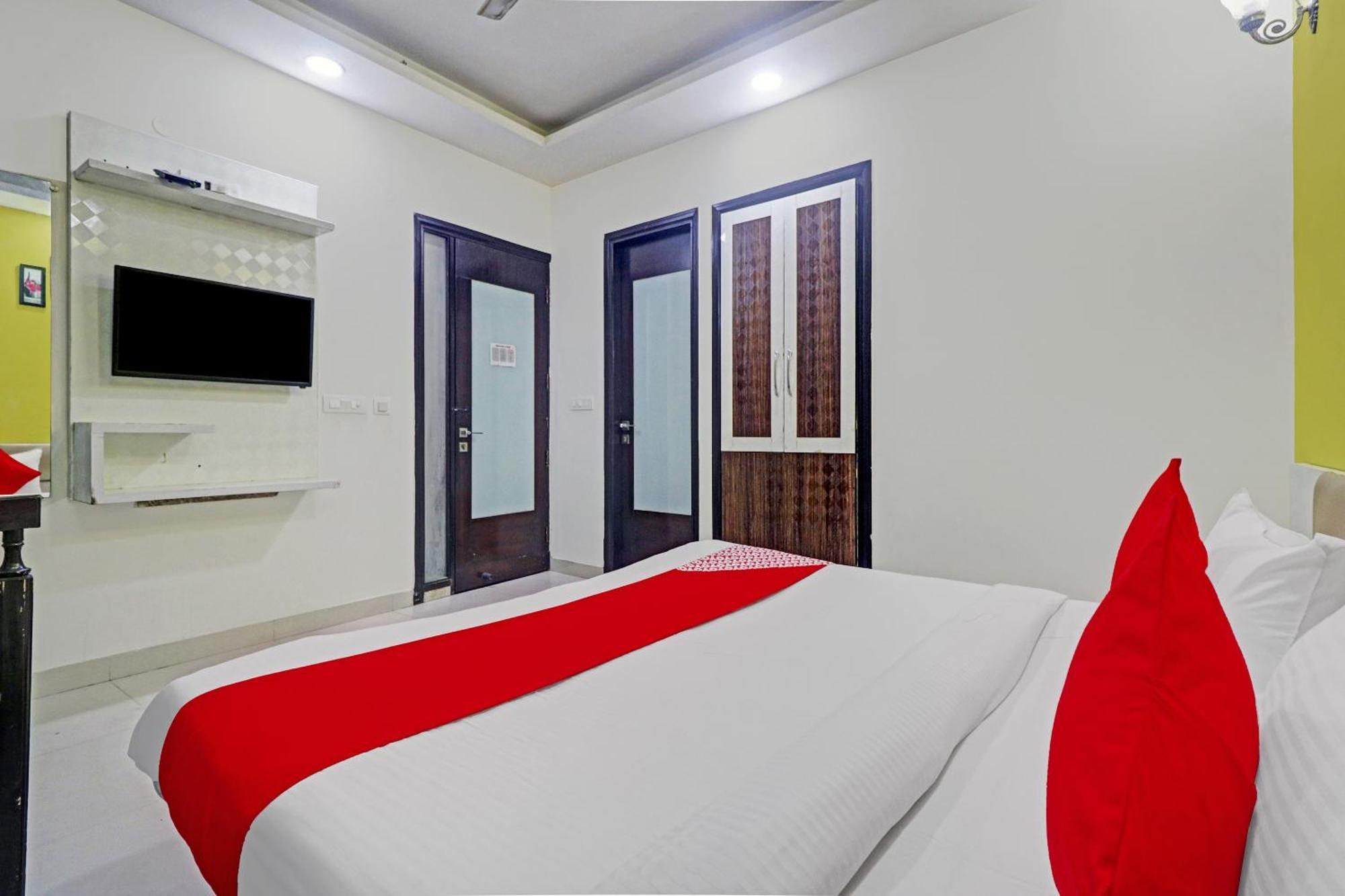 Oyo 12675 Hotel Star Inn Нью-Дели Экстерьер фото