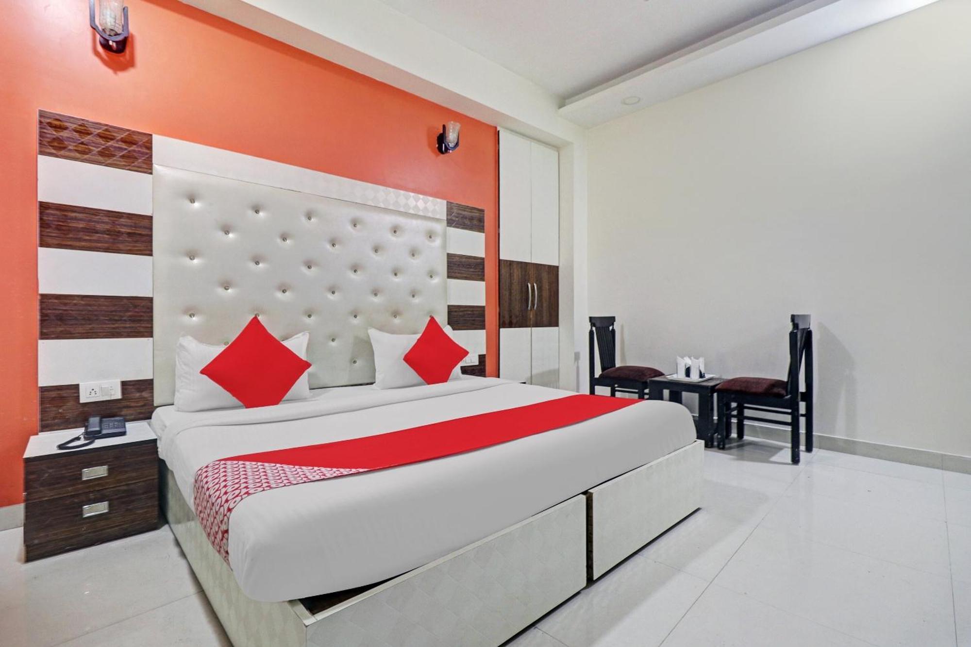 Oyo 12675 Hotel Star Inn Нью-Дели Экстерьер фото