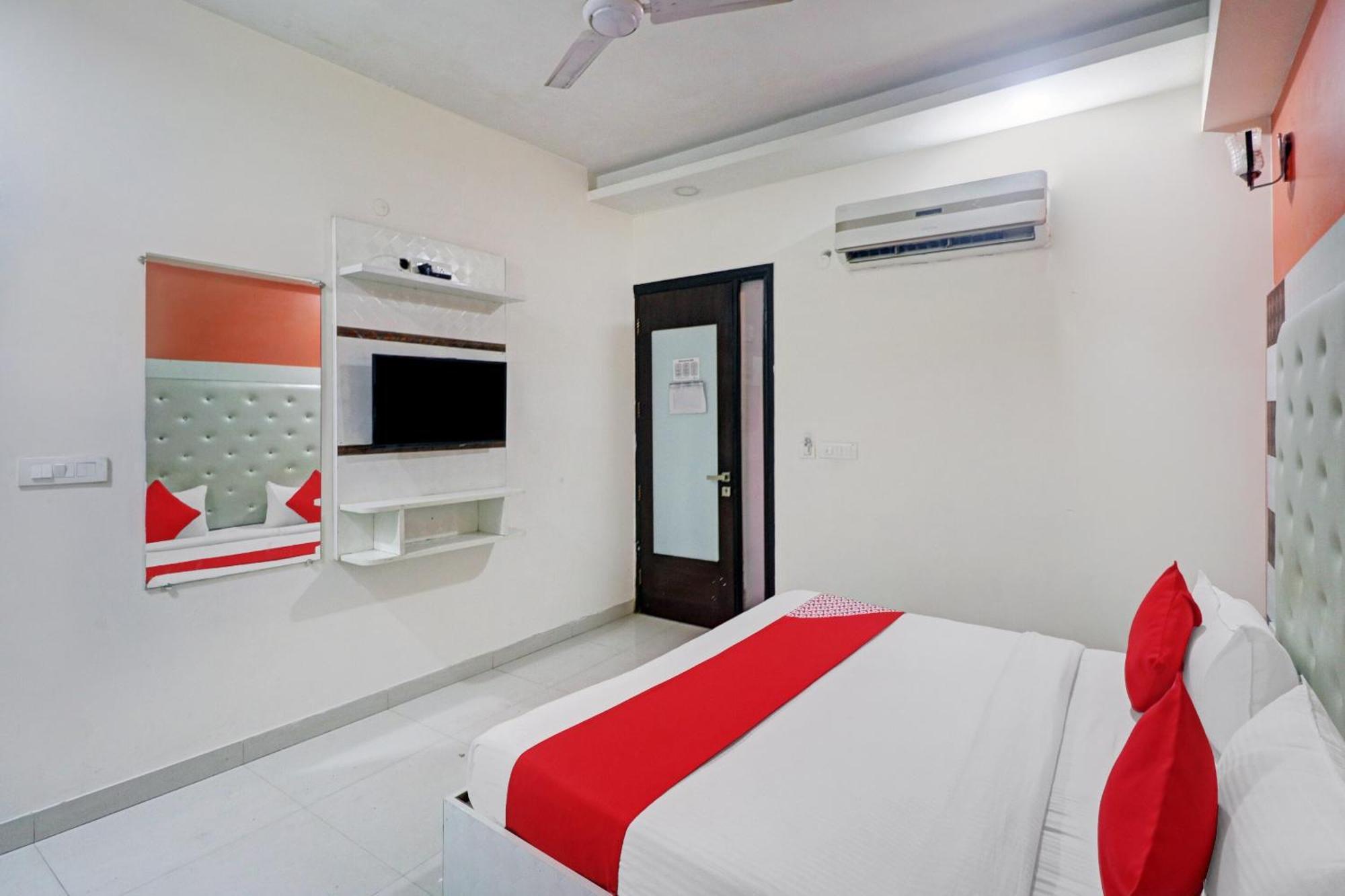 Oyo 12675 Hotel Star Inn Нью-Дели Экстерьер фото